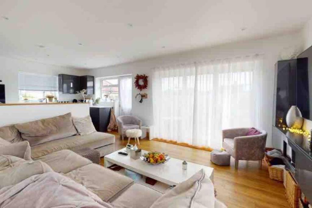 Love Lancing By The Sea With Optional Large Hot Tub Sleeps Up To 8 & Free Parking Villa Kültér fotó
