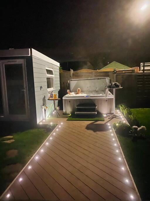Love Lancing By The Sea With Optional Large Hot Tub Sleeps Up To 8 & Free Parking Villa Kültér fotó